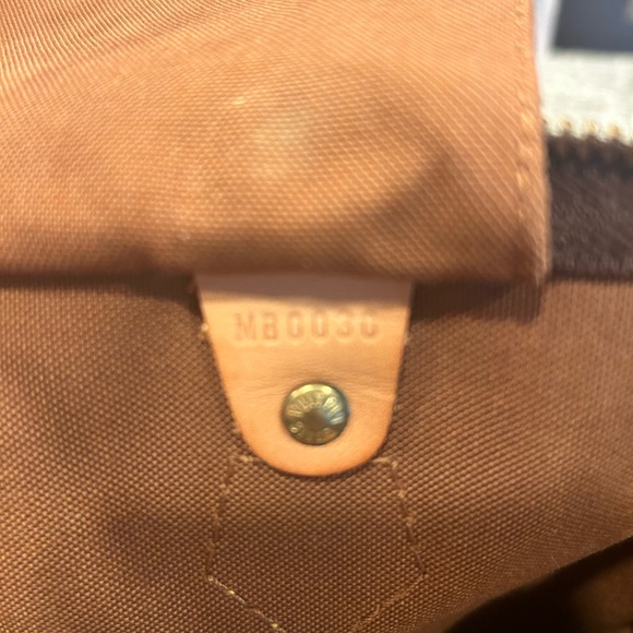 Louis Vuitton Speedy 35 in like new condition. GORGEOUS bag!!! - Picture 8 of 13